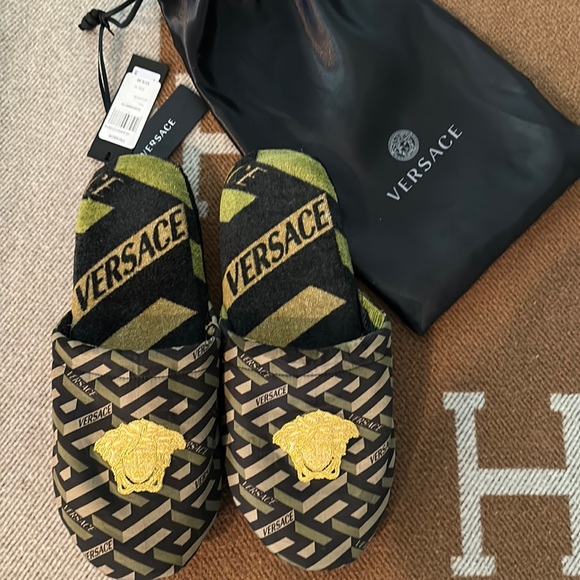 Authentic Mens Versace Slippers size XL SOLD OUT - Picture 1 of 7